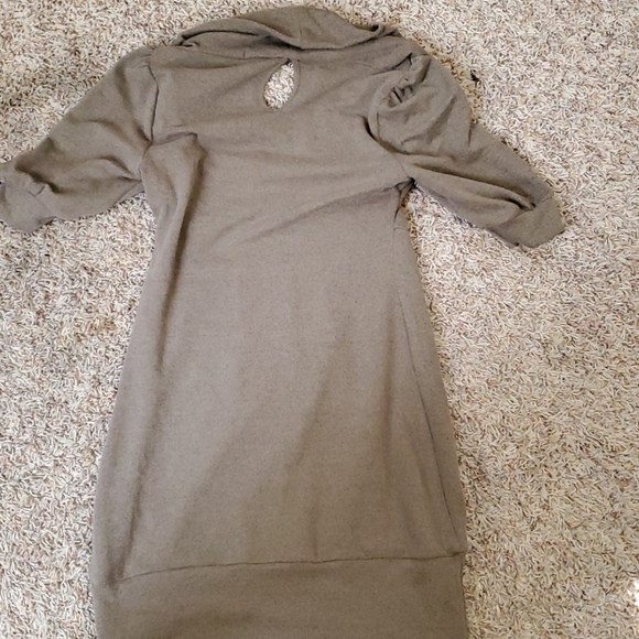 Dress - Picture 3 of 3